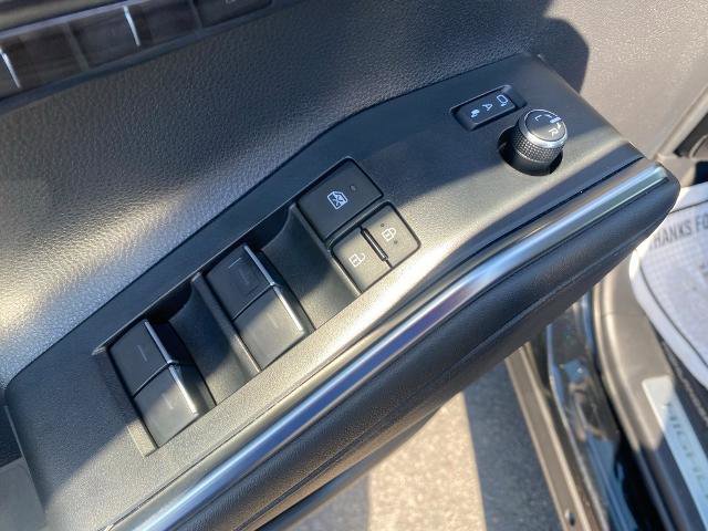 Used 2024 Toyota Highlander Platinum image 13