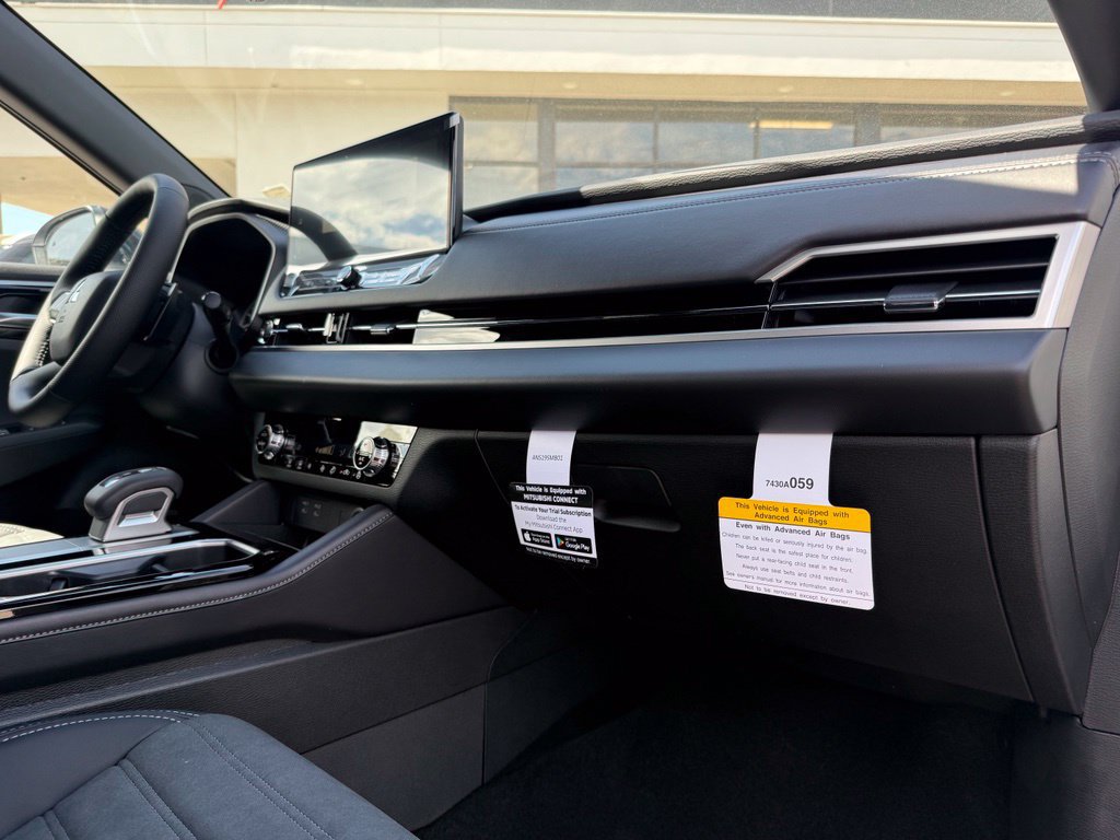 New 2026 Mitsubishi Outlander LE FWD image 16