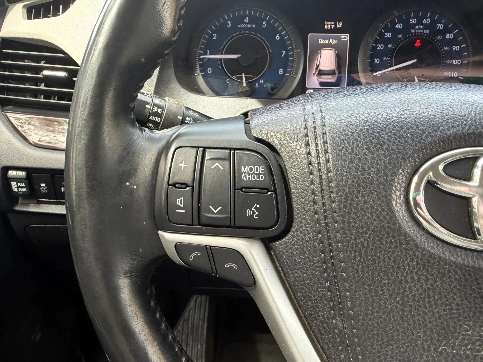 Used 2018 Toyota Sienna Limited Premium image 24