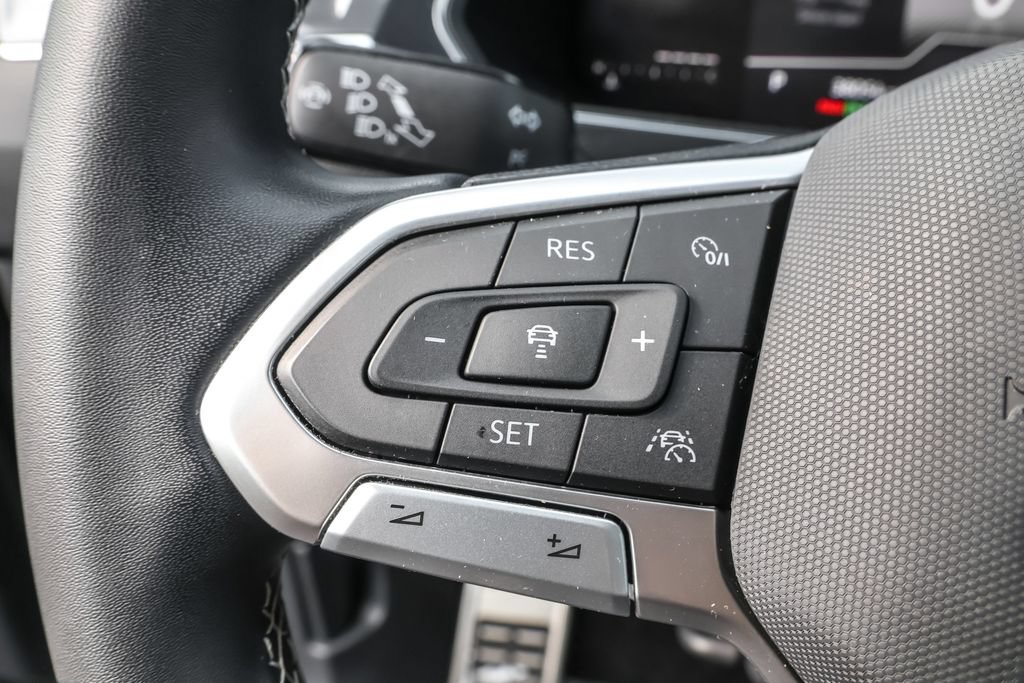 Used 2023 Volkswagen Tiguan SE R-Line FWD image 21