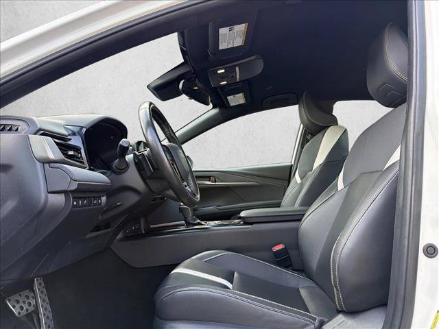 Used 2025 Toyota Camry SE FWD image 11