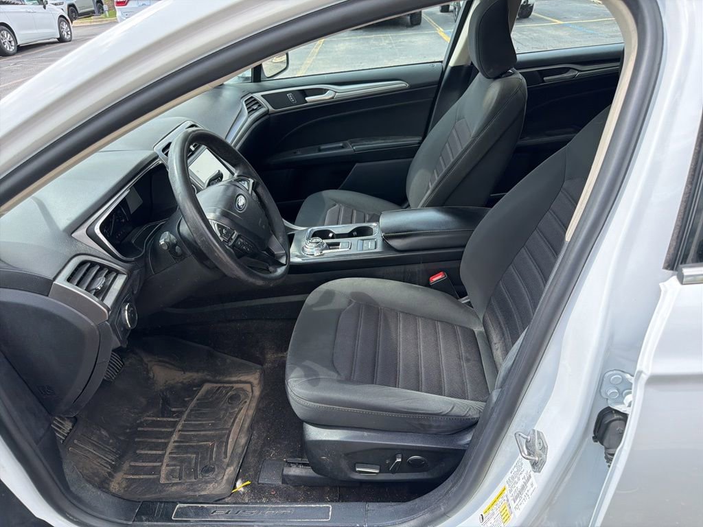 Used 2020 Ford Fusion SE FWD image 7