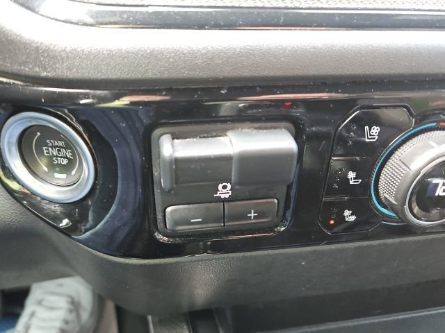 Used 2023 Chevrolet Silverado 1500 ZR2 w/ Technology Package image 34