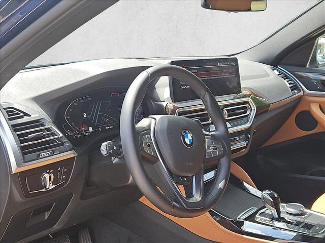Used 2025 BMW X4 xDrive30i image 10