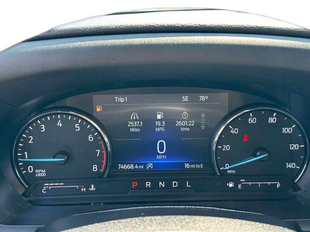 Used 2021 Ford Explorer XLT w/ Equipment Group 202A AWD/4WD image 16