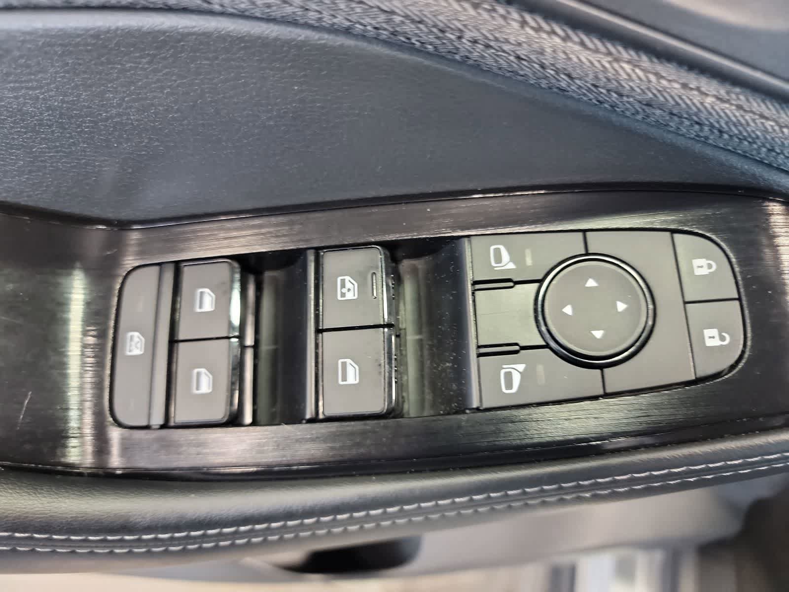 Used 2022 Nissan Rogue SV AWD/4WD image 31