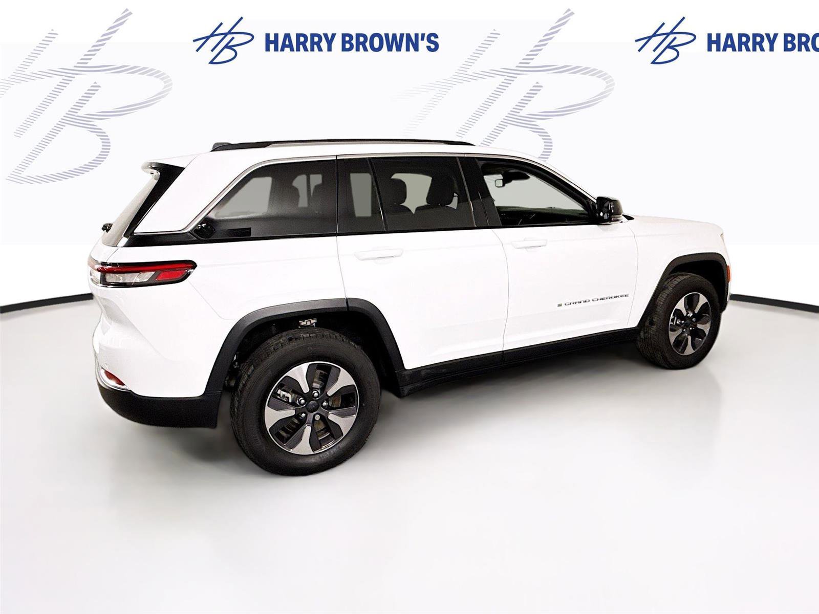 Used 2023 Jeep Grand Cherokee 4WD 4xe image 34