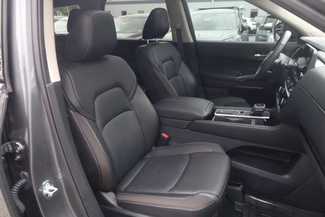 Certified 2025 Nissan Pathfinder SL w/ SL Premium Package FWD image 21