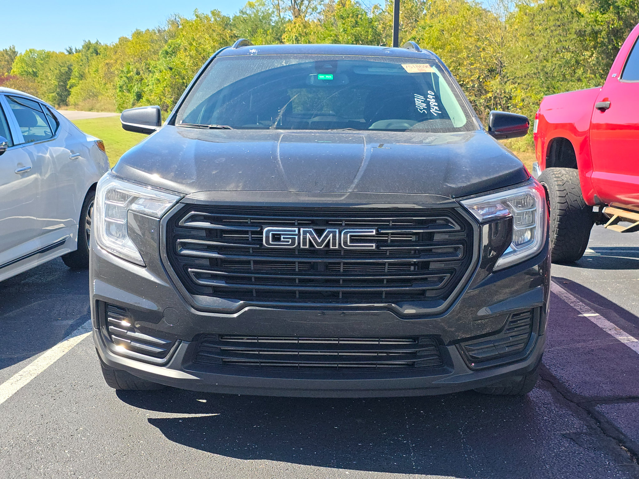 Used 2024 GMC Terrain SLE w/ Driver Convenience Package FWD image 7