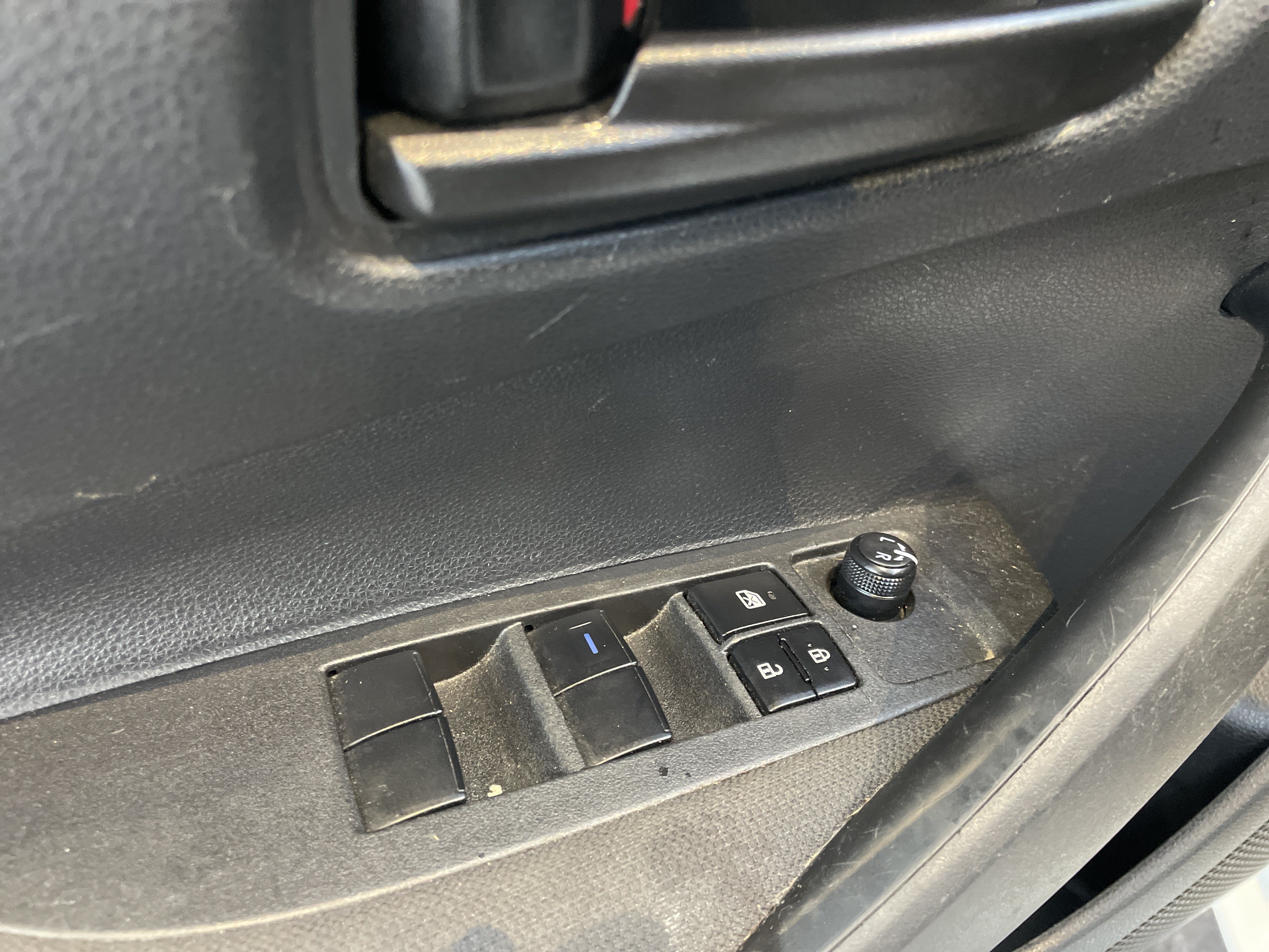 Used 2022 Toyota Corolla LE FWD image 16