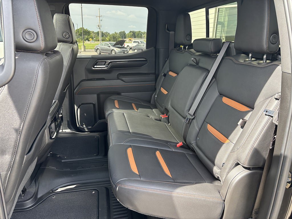 Used 2024 GMC Sierra 1500 AT4 w/ Technology Package AWD/4WD image 16