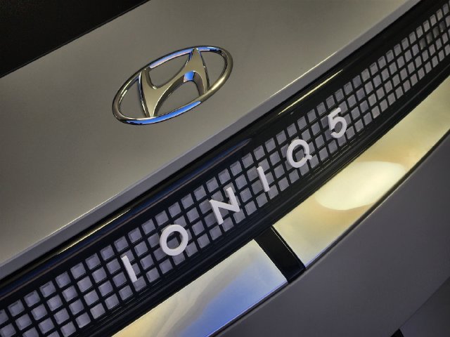 Certified 2024 Hyundai Ioniq 5 Limited AWD/4WD image 9
