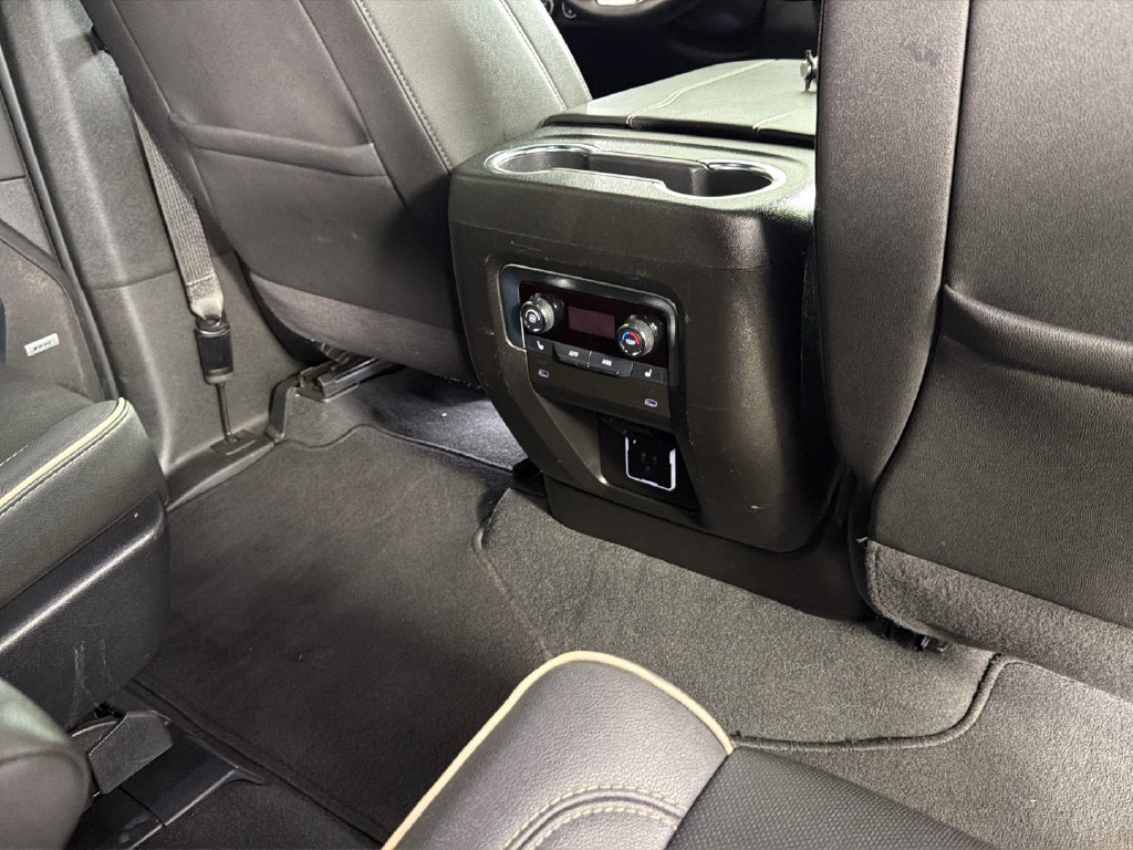 Certified 2025 Chevrolet Suburban Premier RWD image 34