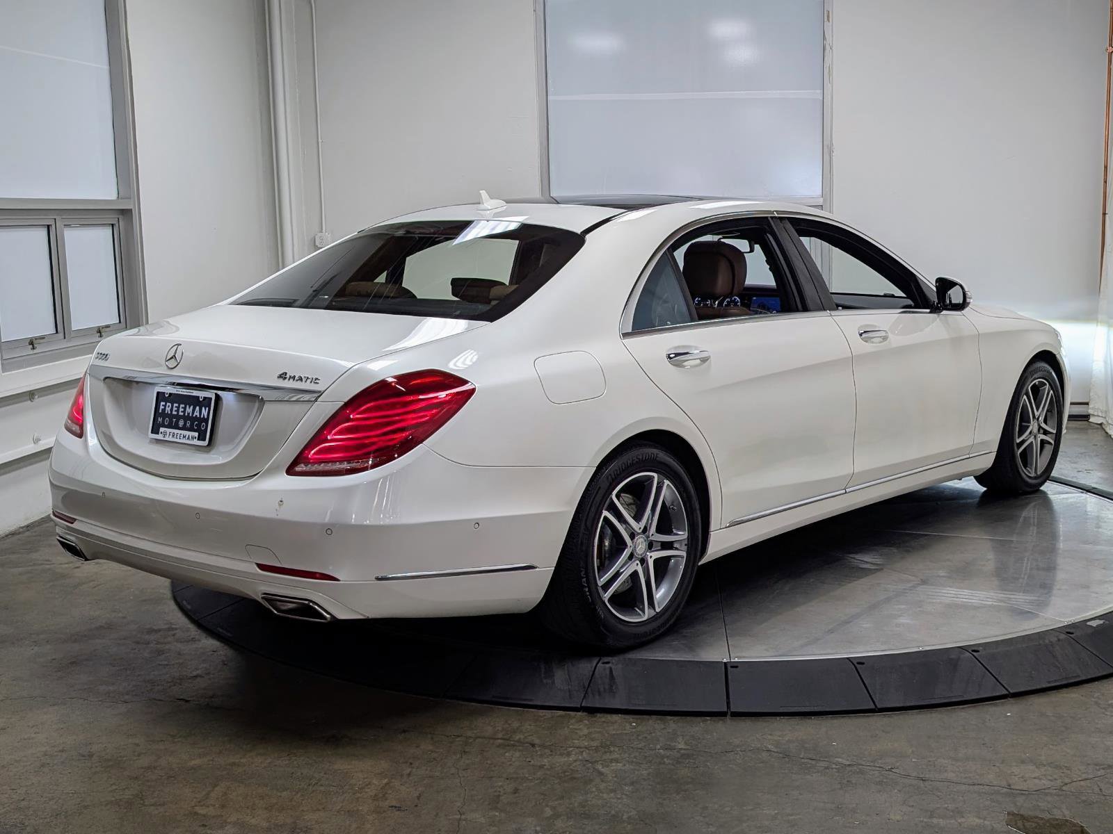 Used 2016 Mercedes-Benz S 550 4MATIC Sedan image 9