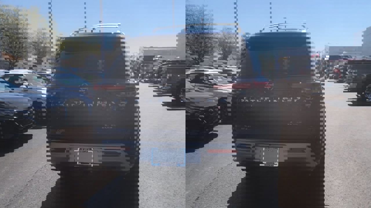 Used 2024 Nissan Pathfinder SL w/ SL Premium Package image 7