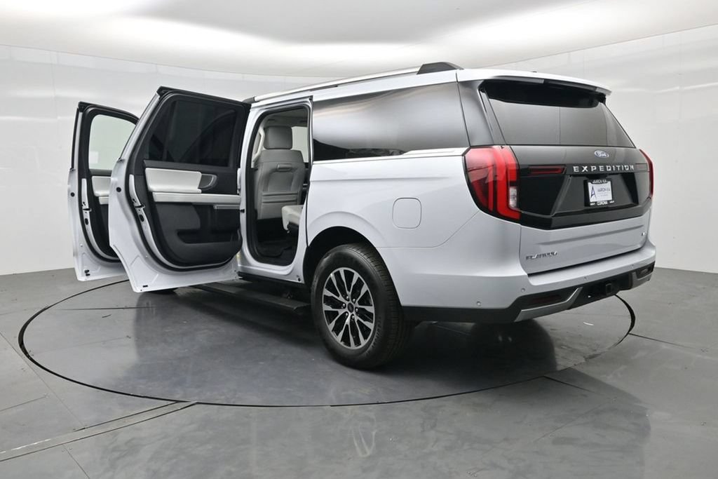 Used 2025 Ford Expedition Max Platinum AWD/4WD image 43