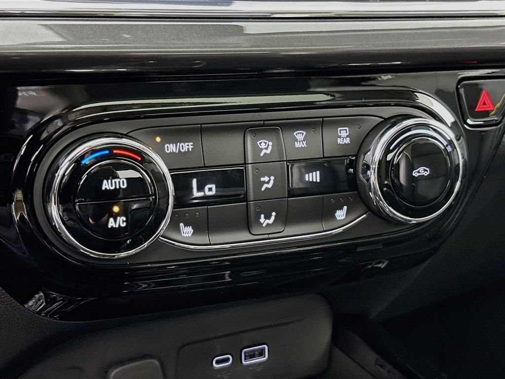 New 2026 Chevrolet Trax ACTIV w/ Sunroof Package FWD image 16