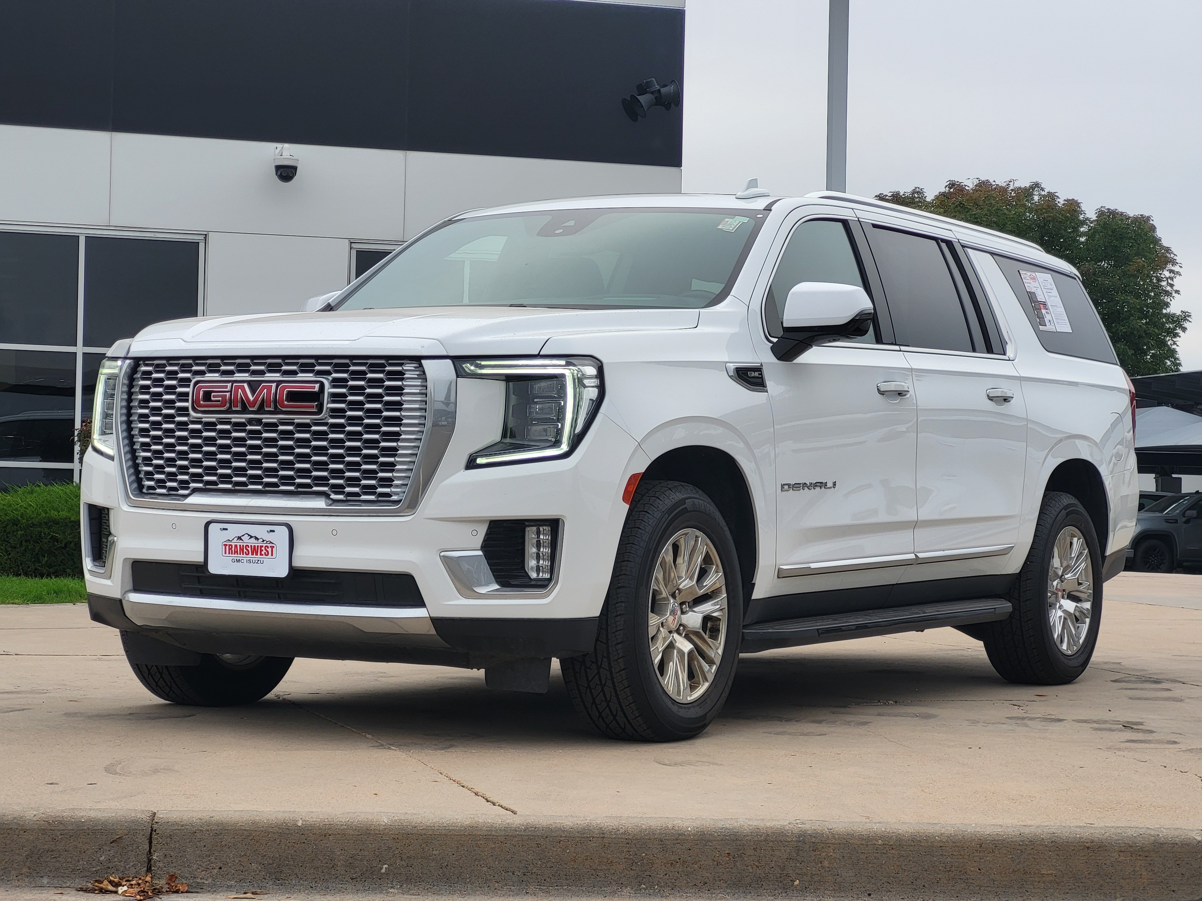 Certified 2024 GMC Yukon XL Denali AWD/4WD image 3