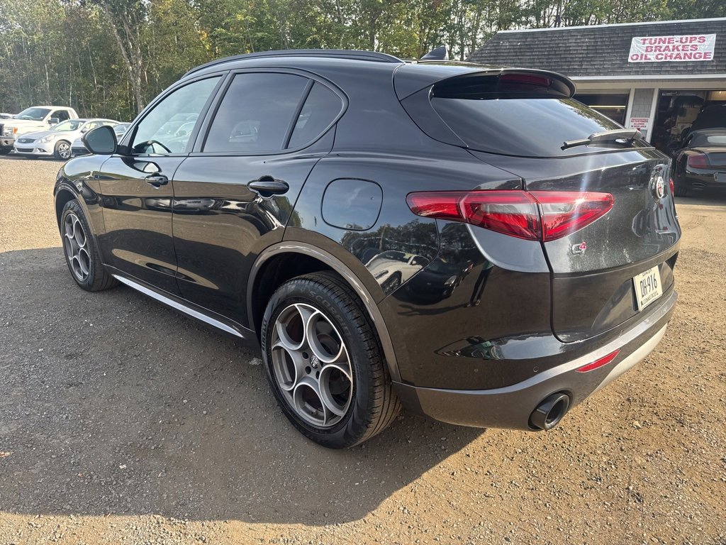 Used 2022 Alfa Romeo Stelvio Ti image 17