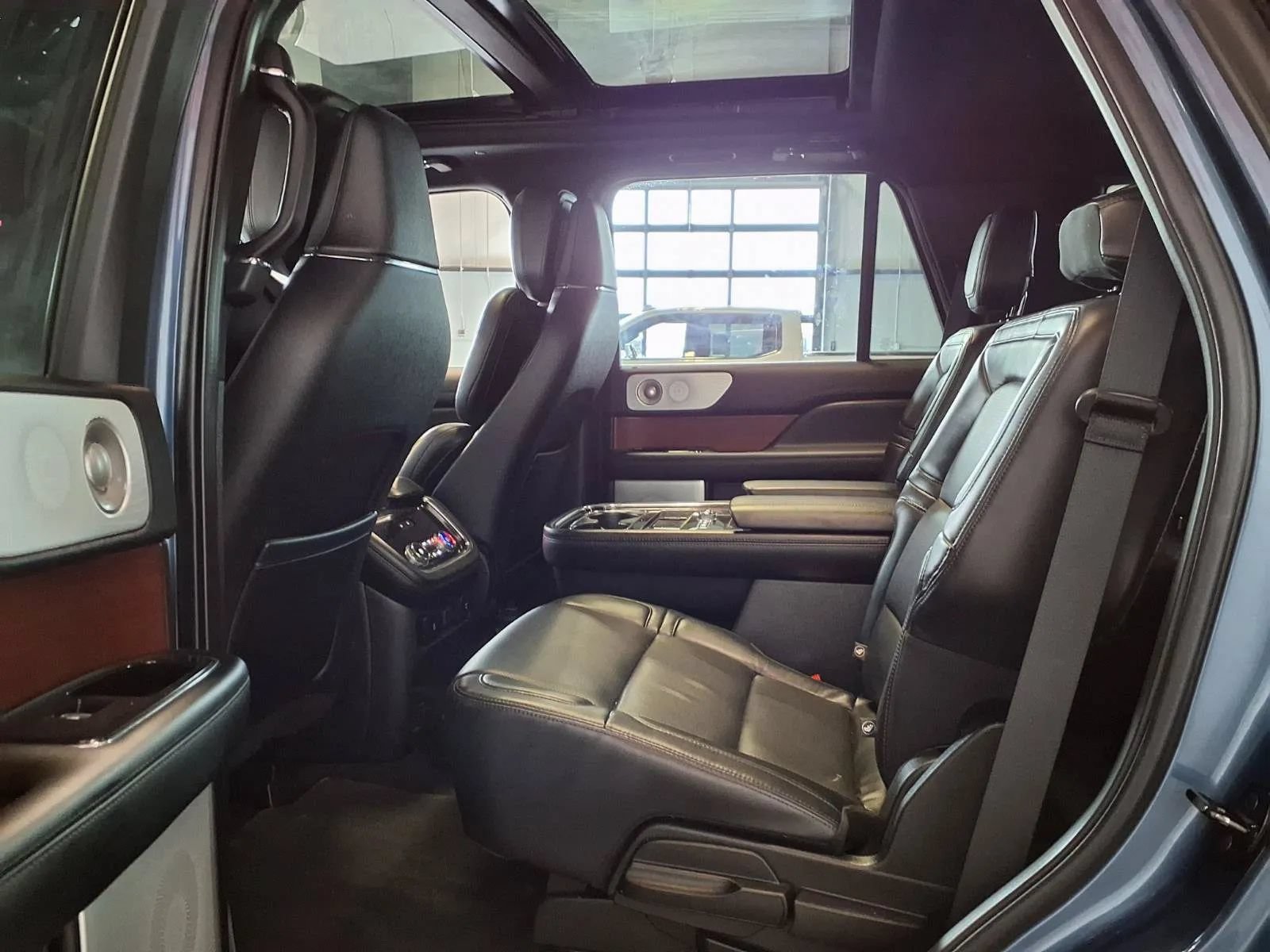 Used 2020 Lincoln Navigator Reserve w/ Luxury Package AWD/4WD image 16