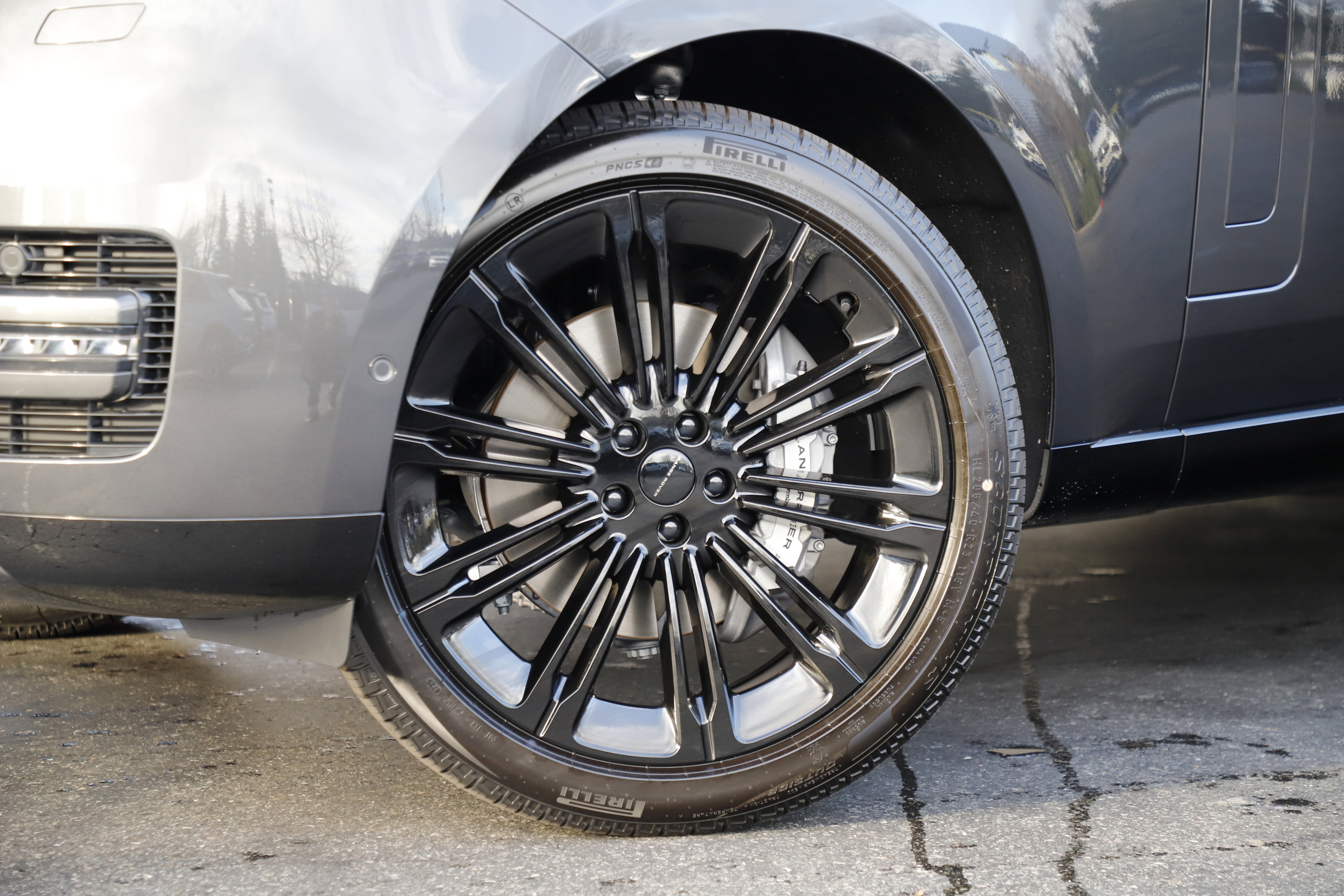 New 2026 Land Rover Range Rover SE image 2