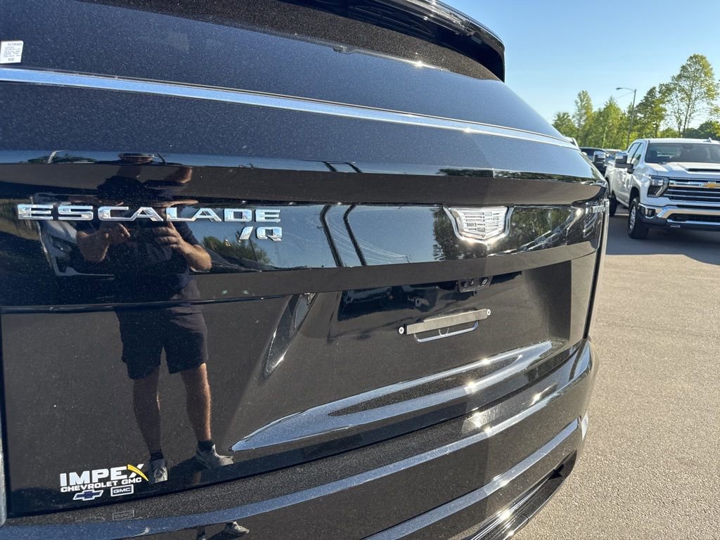 Used 2025 Cadillac Escalade IQ Luxury 2 w/ LPO, Premium Carpet Package AWD/4WD image 32