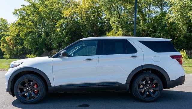Used 2022 Ford Explorer ST w/ ST Street Pack image 9