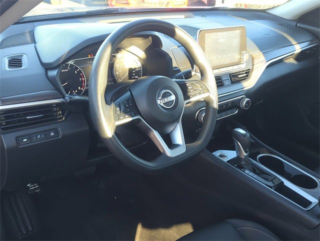 Used 2024 Nissan Altima 2.5 SV image 12