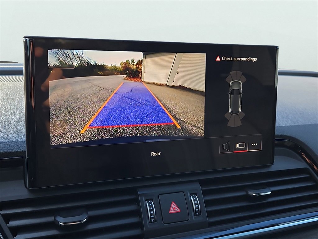 Used 2024 Audi Q5 e Premium w/ Convenience Package image 17