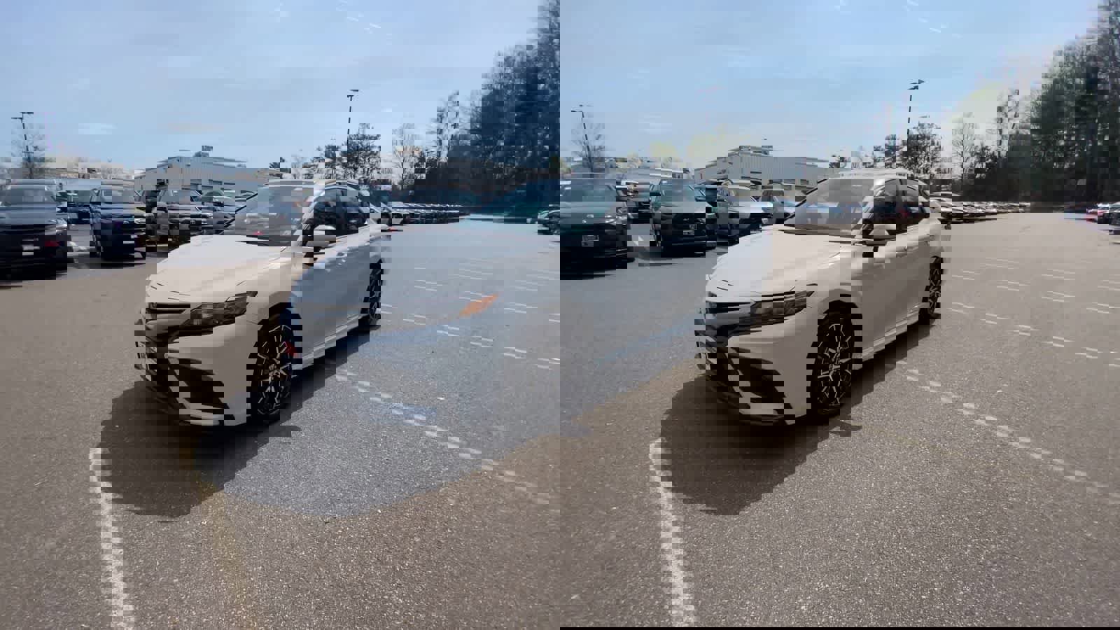 Used 2023 Toyota Camry SE w/ Cold Weather Package image 4