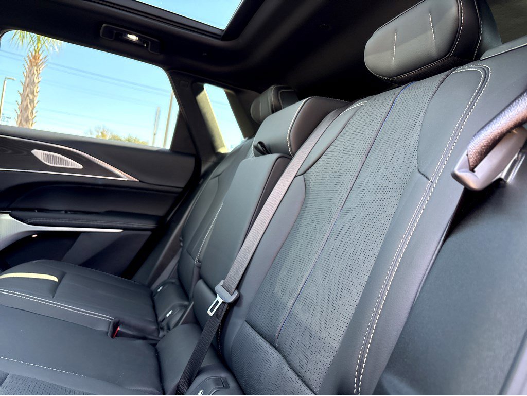 Used 2024 Cadillac Lyriq Sport image 19