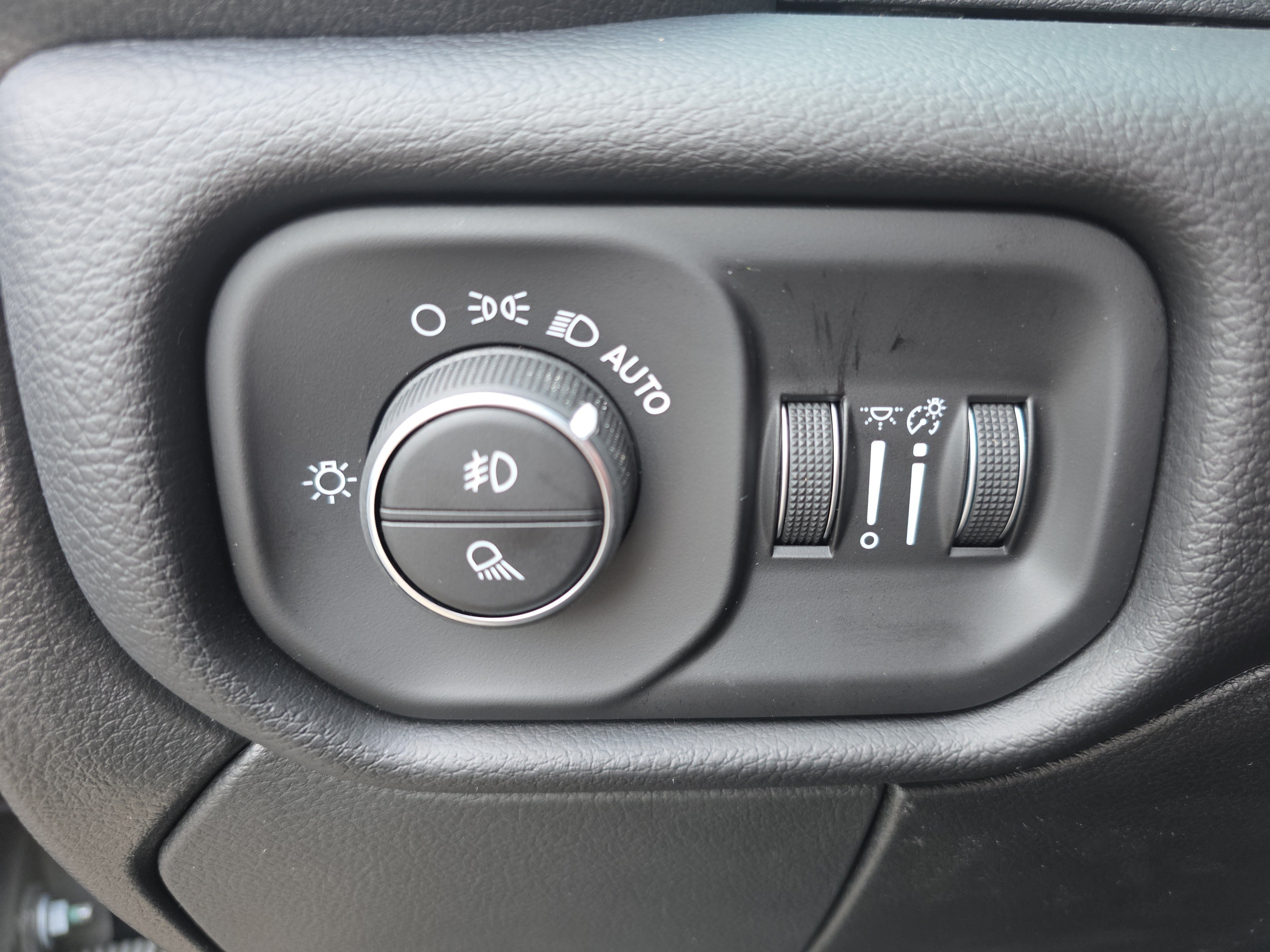 New 2027 RAM 3500 4x4 Crew Cab DRW image 14