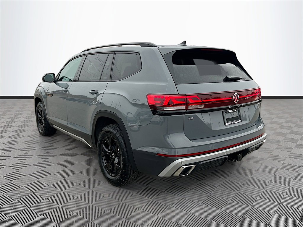 Used 2024 Volkswagen Atlas Peak Edition SE image 5