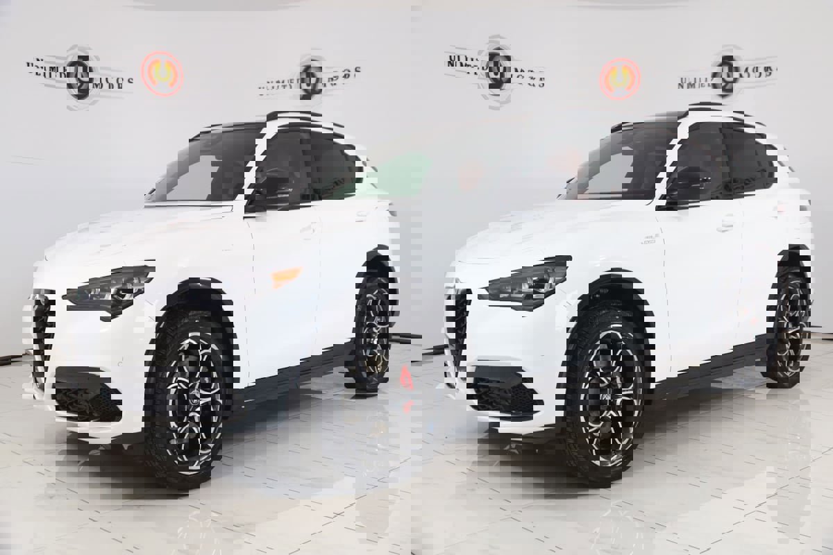 Used 2024 Alfa Romeo Stelvio Veloce image 5