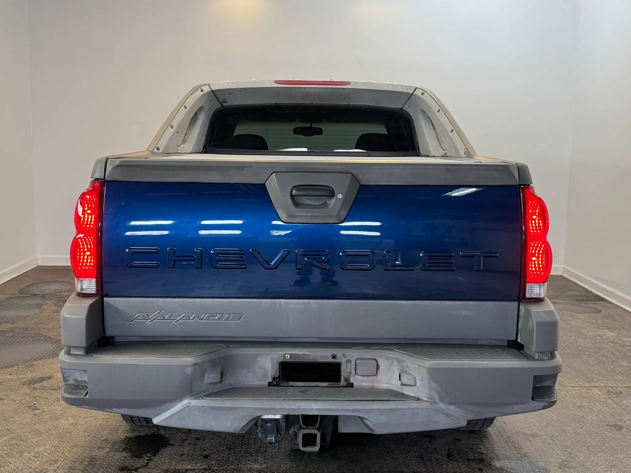 Used 2002 Chevrolet Avalanche 4x4 w/ Off-Road Suspension Pkg image 5
