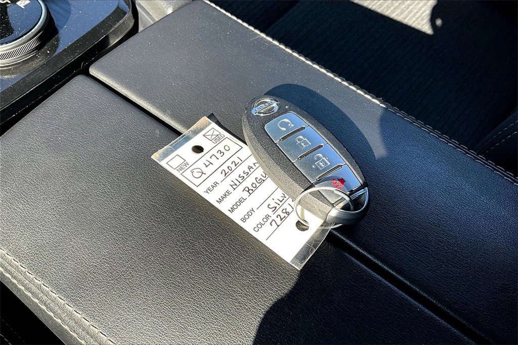 Used 2021 Nissan Rogue SV image 11
