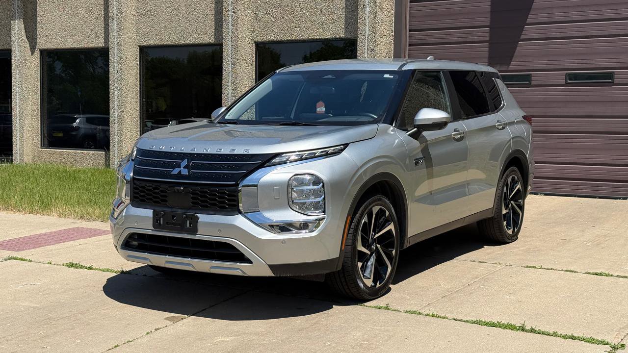 Used 2024 Mitsubishi Outlander SEL AWD/4WD image 3