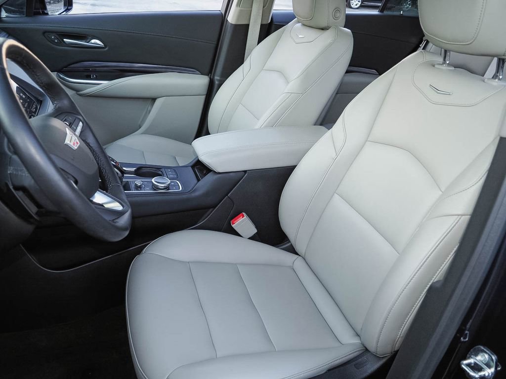 Used 2023 Cadillac XT4 Luxury w/ Cold Weather Package image 22