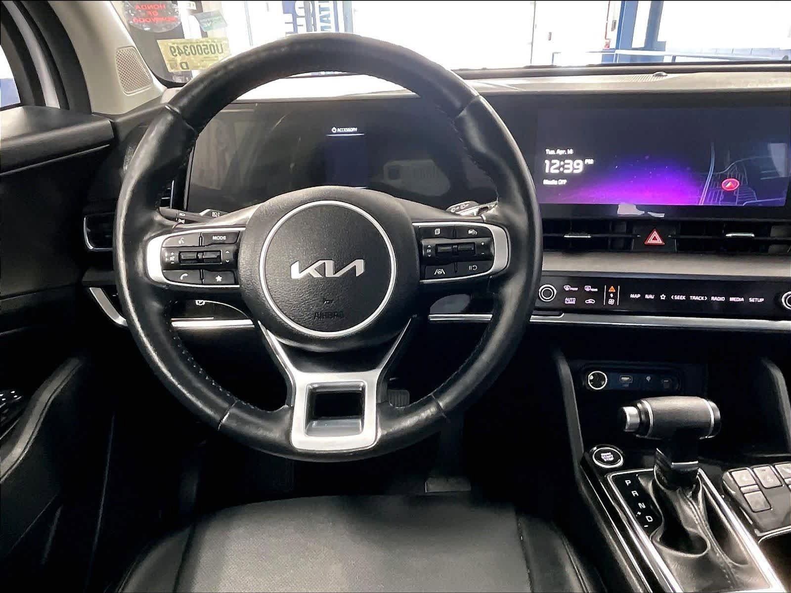 Used 2023 Kia Sportage EX AWD/4WD image 17