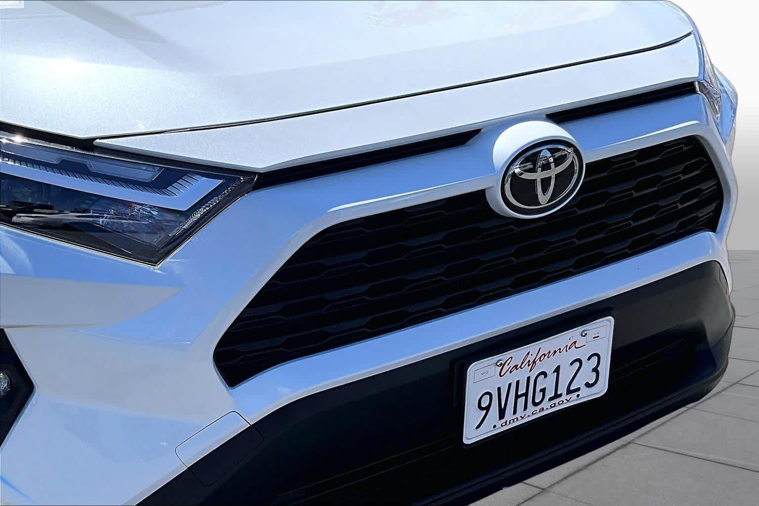 Used 2025 Toyota RAV4 XLE Premium FWD image 28