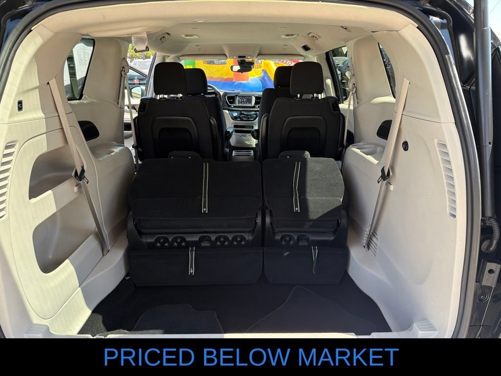 Used 2023 Chrysler Voyager LX FWD image 10