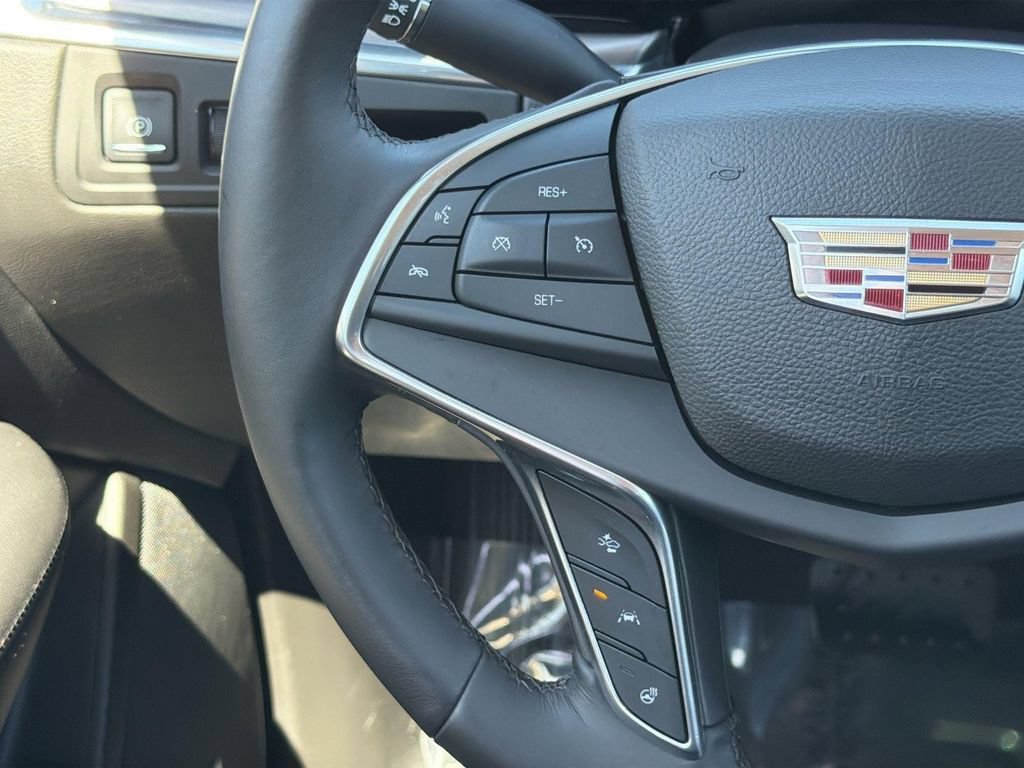 Used 2017 Cadillac XT5 Luxury w/ Driver Awareness Package FWD image 9