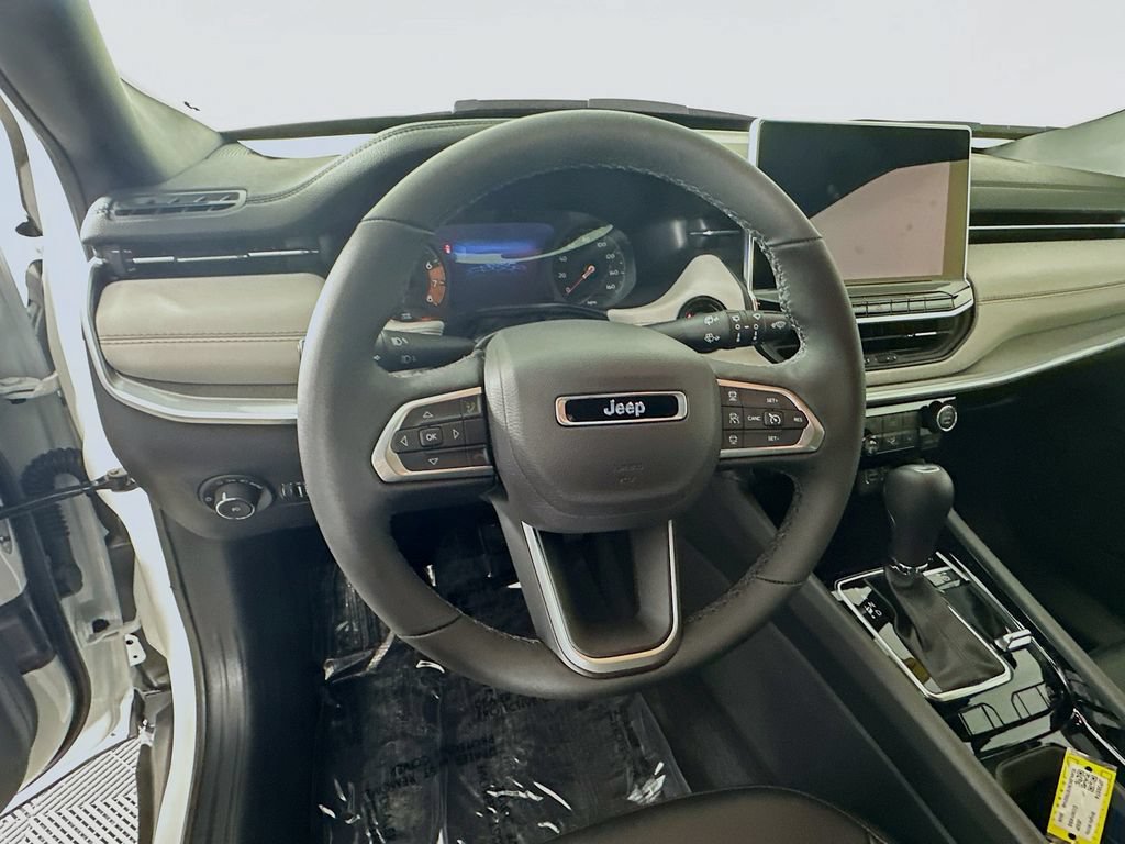 Used 2025 Jeep Compass Limited AWD/4WD image 18