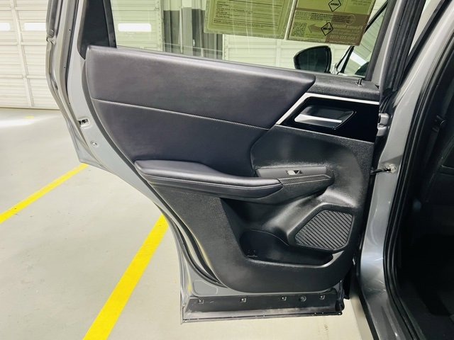 Used 2024 Mitsubishi Outlander SE image 25