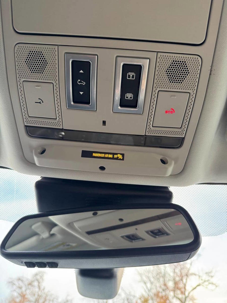 Used 2018 Jaguar F-PACE Premium image 42