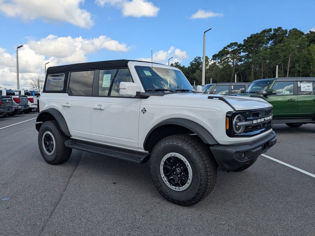 New 2025 Ford Bronco Outer Banks w/ Sasquatch Package AWD/4WD image 2