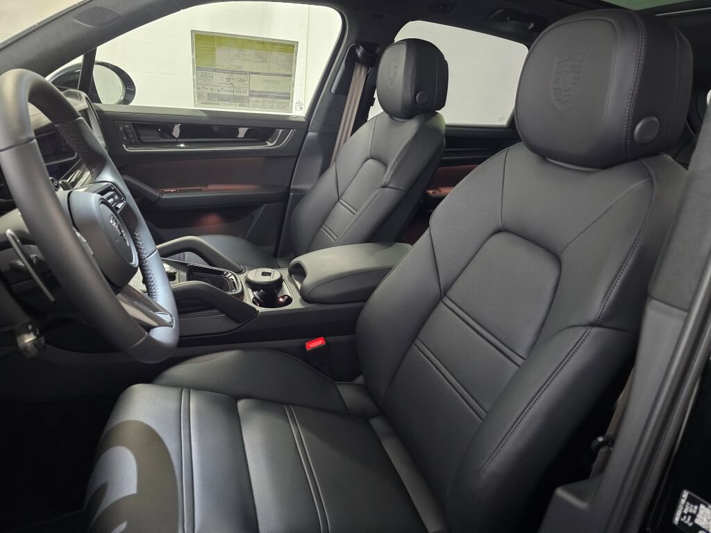New 2026 Porsche Cayenne Turbo AWD/4WD image 5