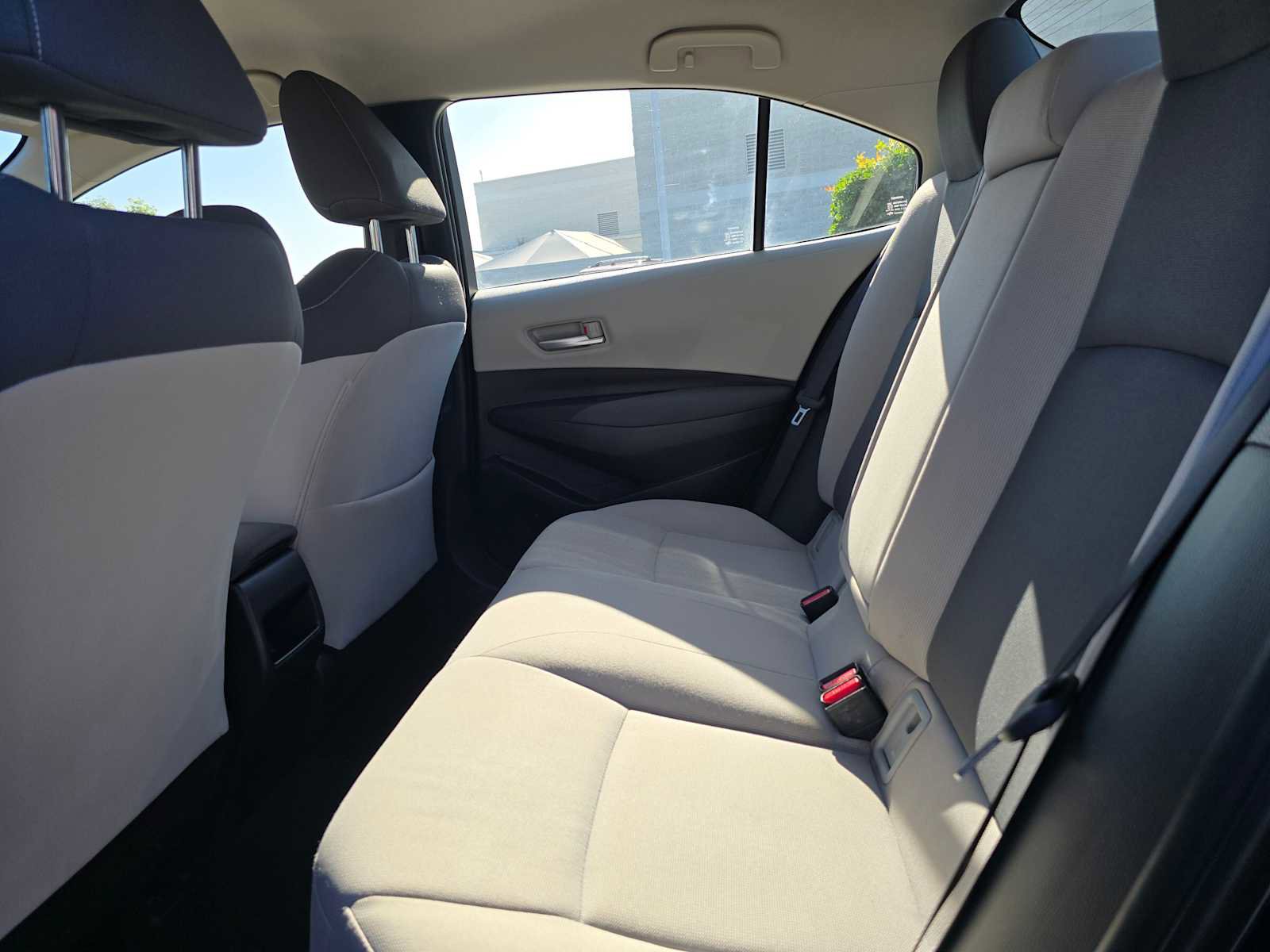 Used 2021 Toyota Corolla LE image 18