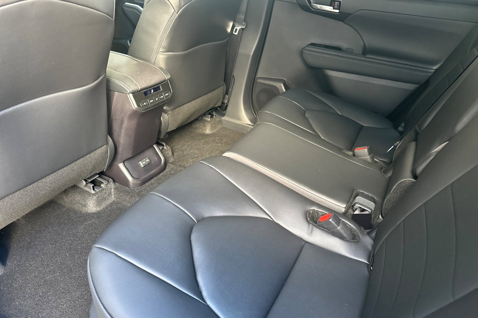 New 2026 Toyota Highlander XLE image 13