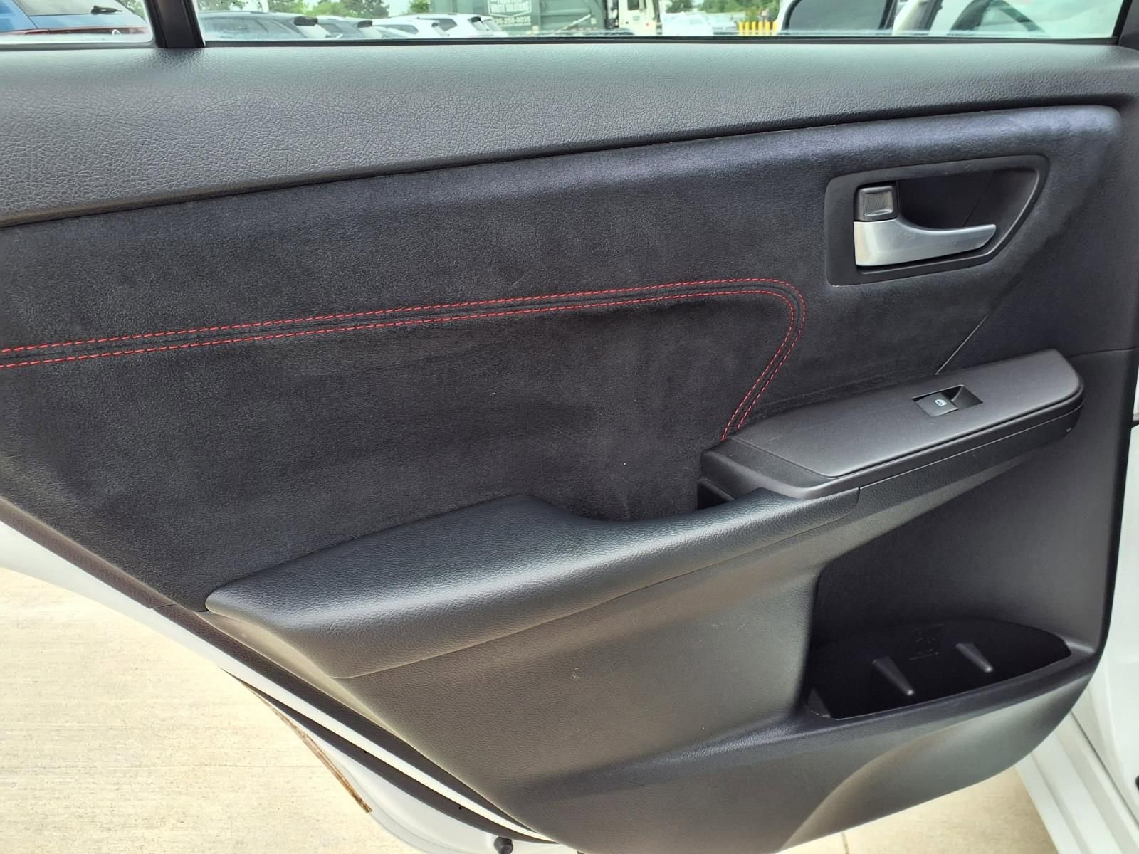 Used 2016 Toyota Camry XSE w/ Moonroof Package FWD image 8